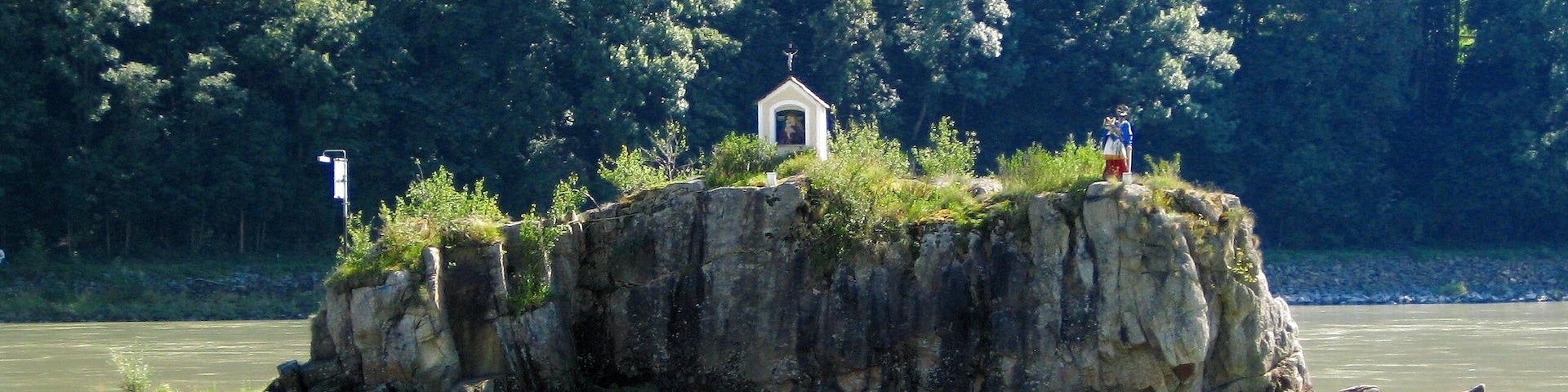 Der Jochenstein in der Donau