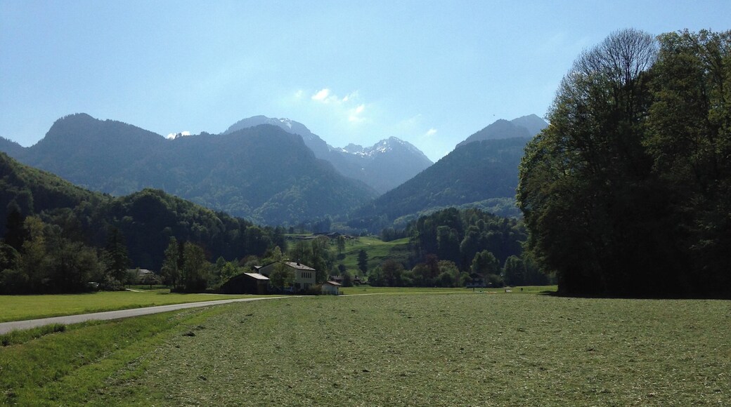Aufgenommen am Fuße der Biber in Brannenburg in Richtung Südwesten. Mittig im Bild der Wendelstein im Mangfallgebirge.
