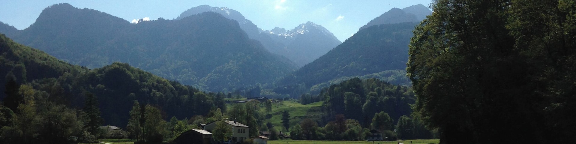 Aufgenommen am Fuße der Biber in Brannenburg in Richtung Südwesten. Mittig im Bild der Wendelstein im Mangfallgebirge.