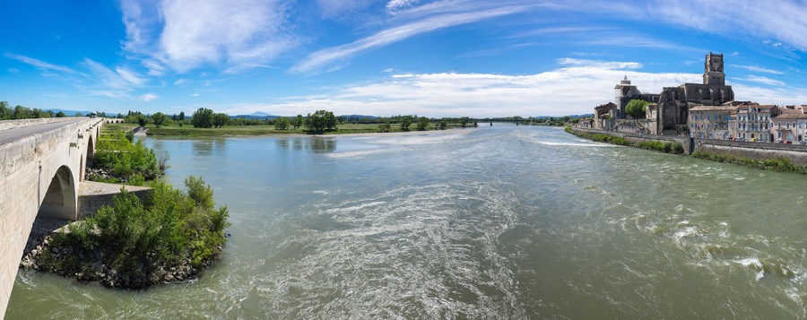 Saint Saturnin church and the medieval bridge over the Rhone river