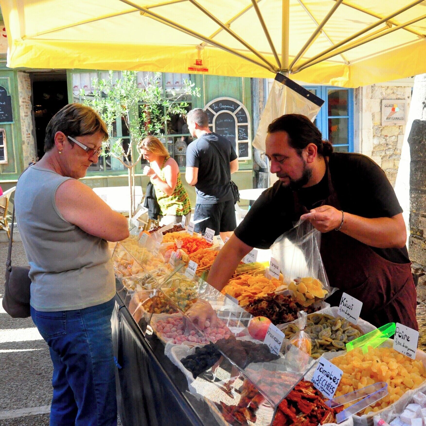 The heart of this fabulous 14th century town is its market square. On Wednesdays and Saturdays the market is held in the ancient covered market and in summer it spills out into the surrounding streets. #market