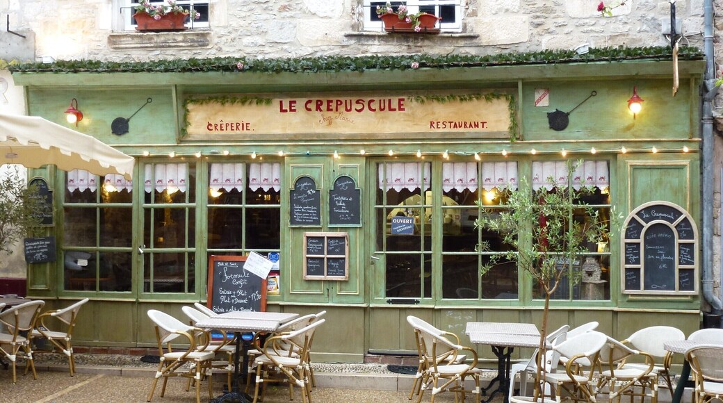 We never got to eat here, but this cute cafe on the town square opposite the market hall looked pretty enticing.