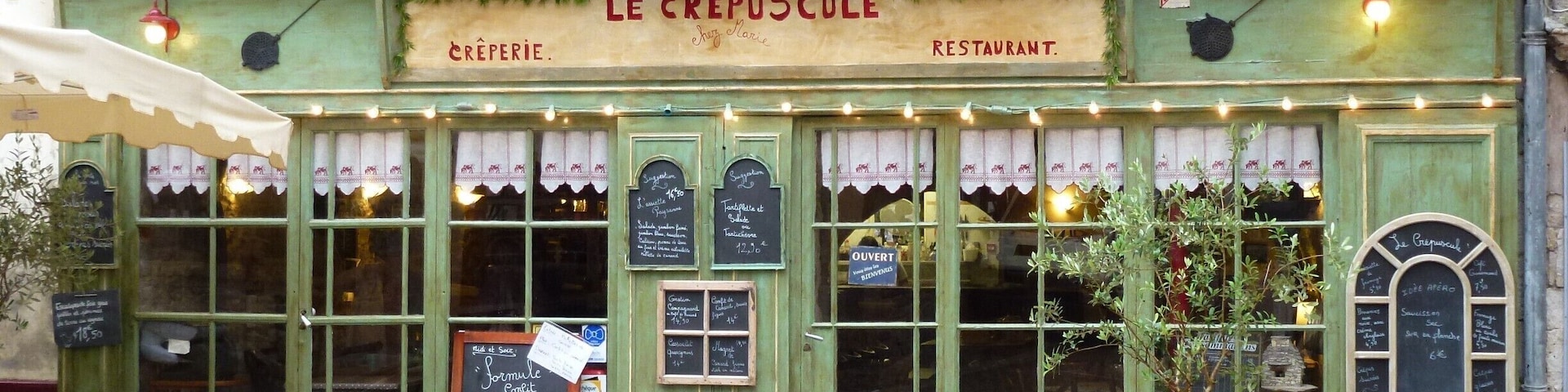 We never got to eat here, but this cute cafe on the town square opposite the market hall looked pretty enticing.