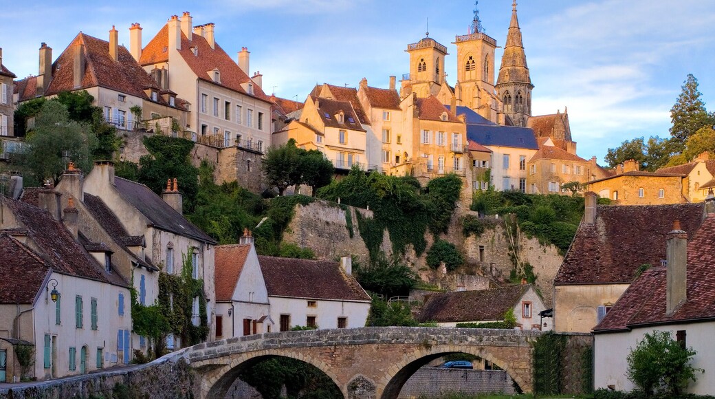 Semur-en-Auxois, village de la Côte-d'Or, Bourgogne-Franche-Comté.