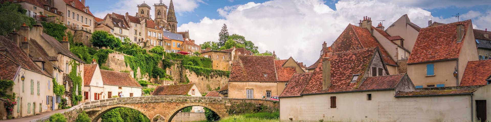 Semur-en-Auxois is a pictures village in the Côte-d'Or department in eastern France. Here is the iconic view with the bridge over the River Armançon and the historic center at the back.