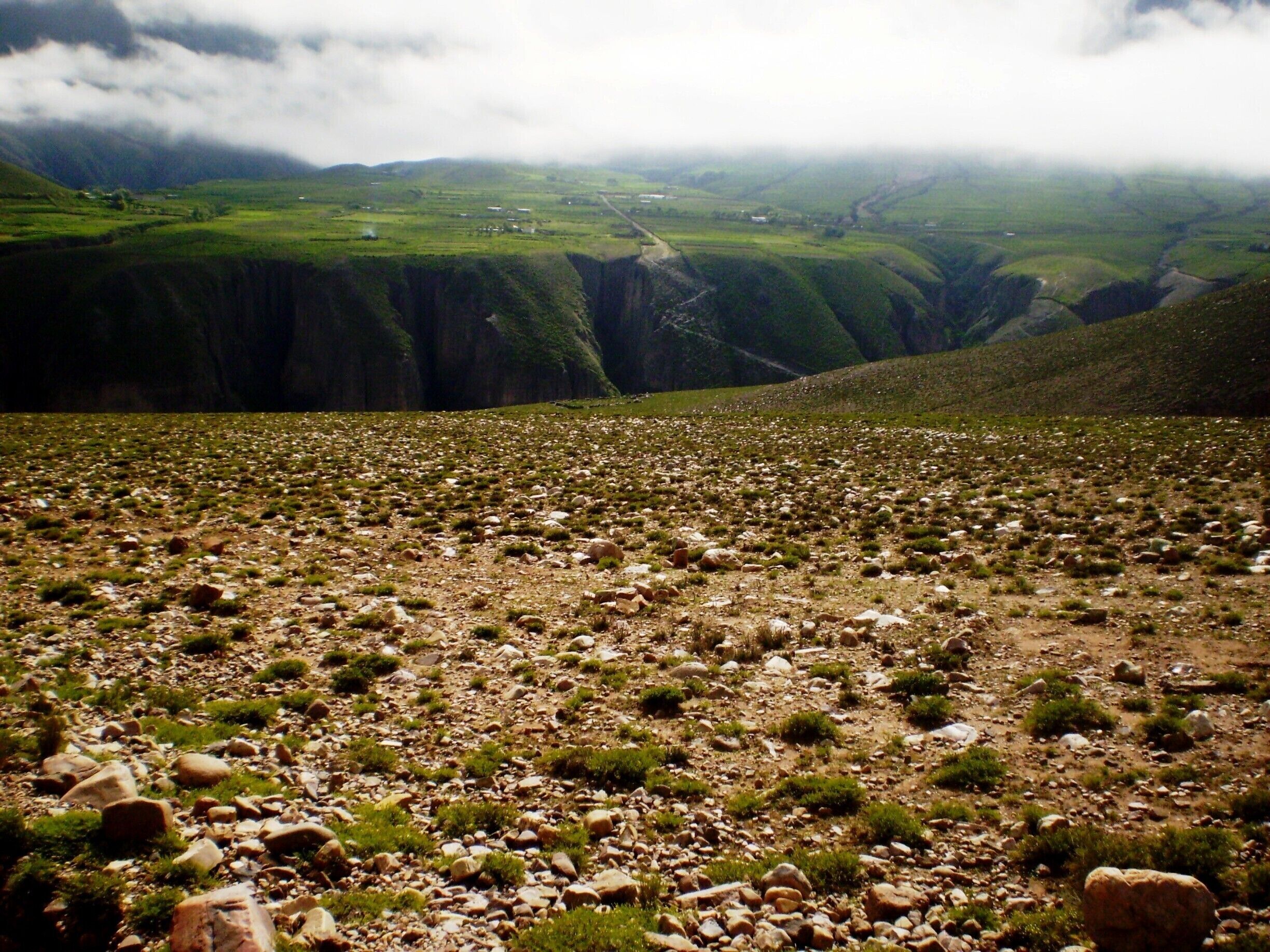 This is the sinuous road to reach Iruya from Humahuaca. I took the old bus, it takes four hours and it is totally worthy because of the unique landscape, changing at every curve. 
