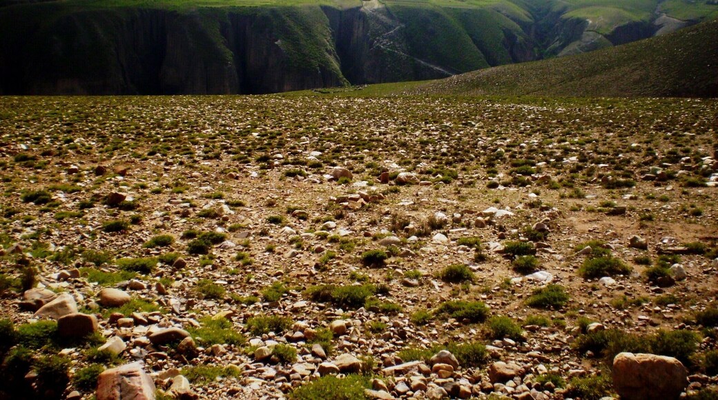 This is the sinuous road to reach Iruya from Humahuaca. I took the old bus, it takes four hours and it is totally worthy because of the unique landscape, changing at every curve.