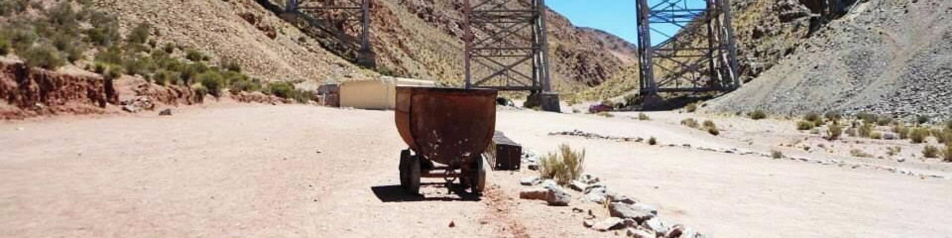 Viaducto La Polvorilla del ramal c -14, ubicado a 18 km del pueblo, debajo del puente atraviesa la rutata 40. Este ramal iba de salta a chile.