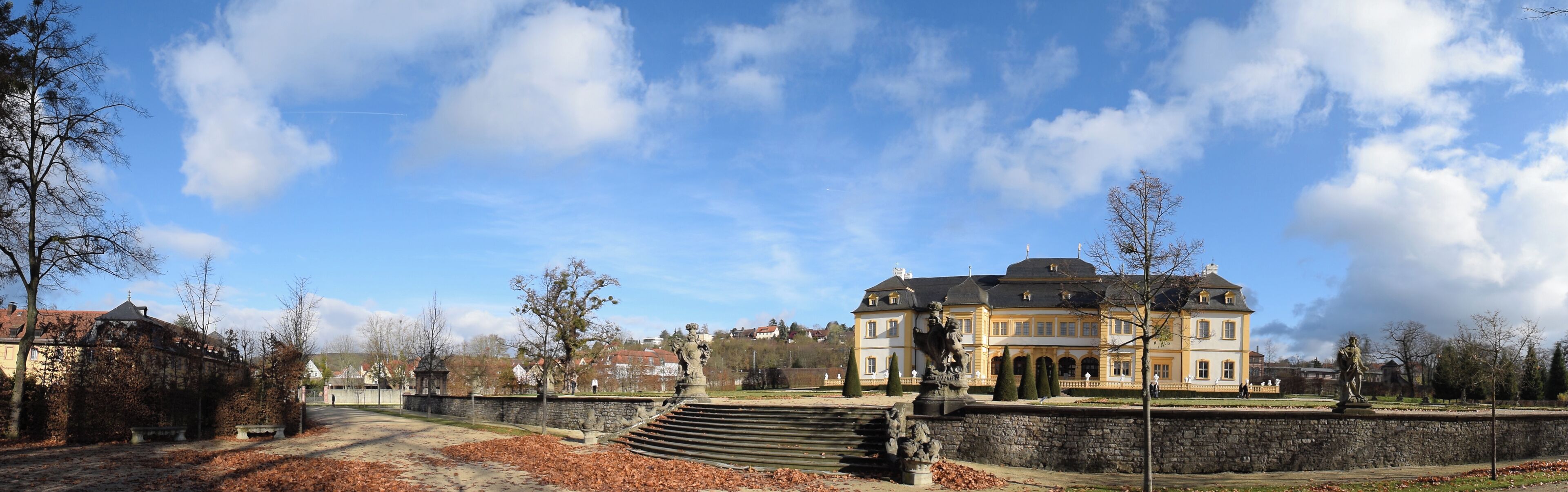 Schloss Veitshöchheim Panorama Westfassade 3