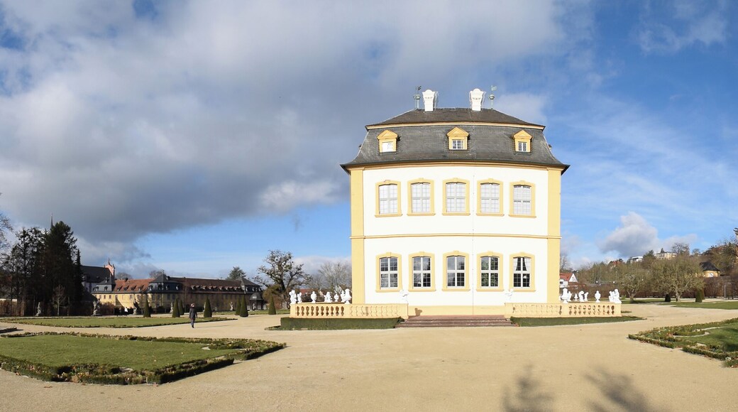 Panorama Ratskeller, Schloss und Bahnhof Veitshรถchheim