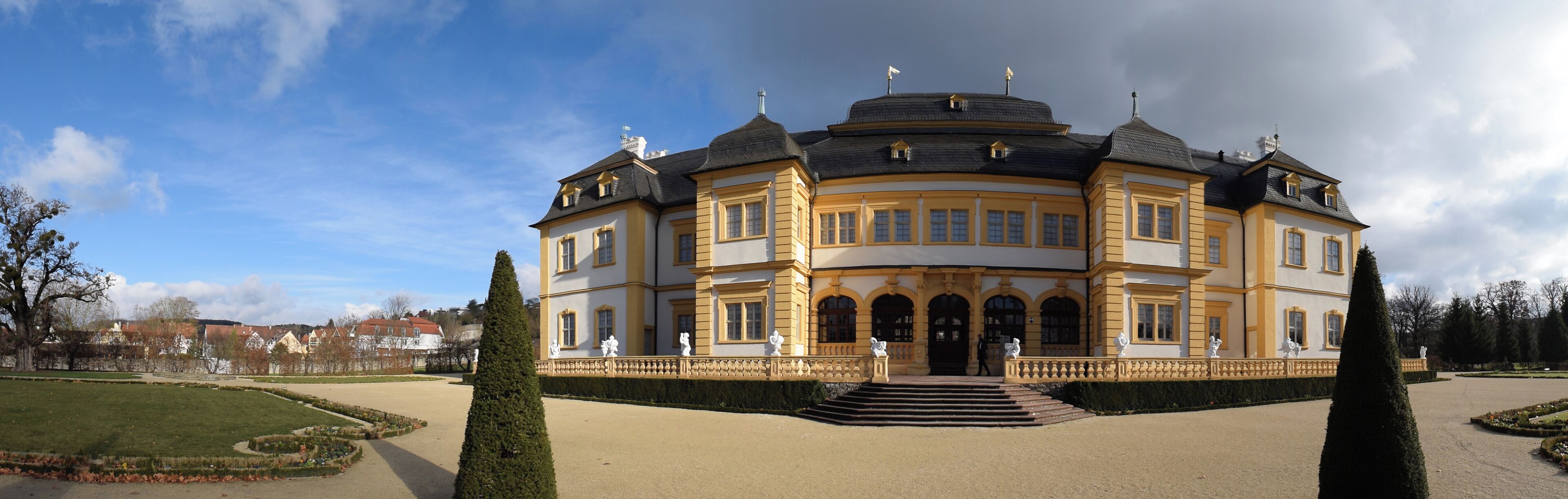 Schloss Veitshöchheim Panorama Westfassade 1