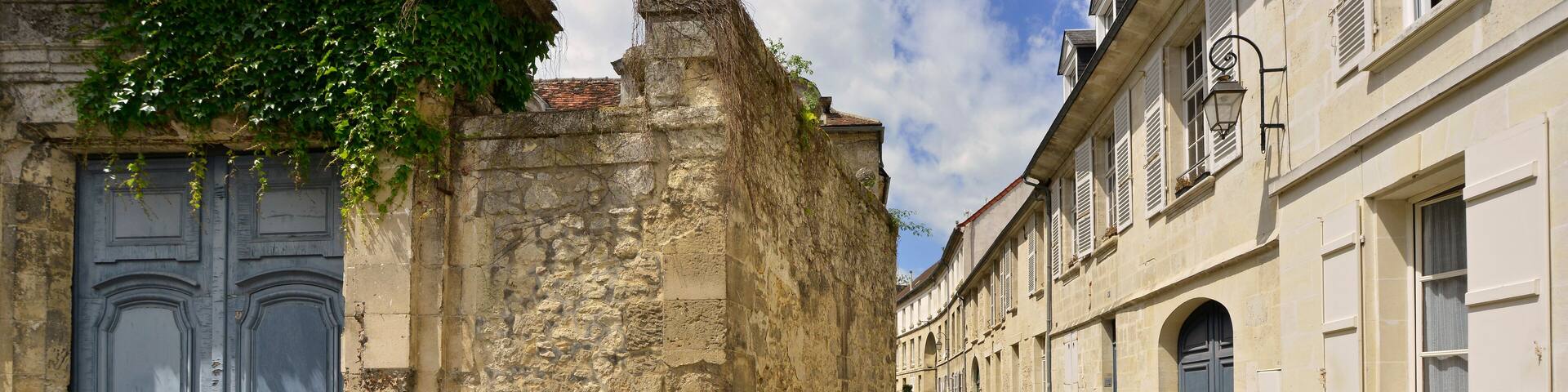 Panoramique rue Alphonse Cardin à Crépy-en-Valois (60800), Oise dans les Hauts-de-France, France