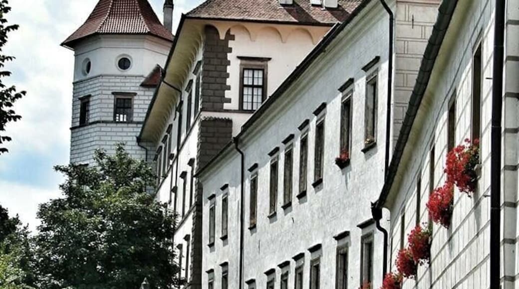 The 3rd largest castle complex in the Czech Republic. After Prague and Cesky Krumlov. It is about 80 km from Cesky Krumlov.
Source: DiscoverCzech.com
The Castle and Chateau in Jindrichuv Hradec is the third largest historical complex in the country. In the Middle Ages Castle you can see: Gothic palace (1260-1270) with Ceremonial Hall decorated with 14th century frescoes (scenes from the live of St George), Black Kitchen etc.
The jewel of the Renaissance Chateau is the Rondel, an unusual Italianate garden pavilion decorated with gilded stucco and colourful frescoes, designed in 1591 by Baldassare Maggi. In the Renaissance interiors you can see the Napoleon's bed and the piano played by Mozart.
#architecture