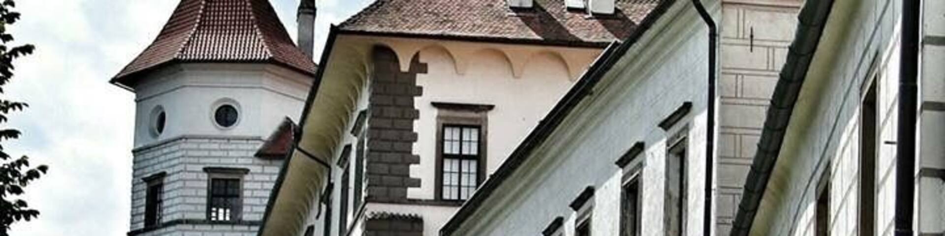 The 3rd largest castle complex in the Czech Republic. After Prague and Cesky Krumlov. It is about 80 km from Cesky Krumlov.
Source: DiscoverCzech.com
The Castle and Chateau in Jindrichuv Hradec is the third largest historical complex in the country. In the Middle Ages Castle you can see: Gothic palace (1260-1270) with Ceremonial Hall decorated with 14th century frescoes (scenes from the live of St George), Black Kitchen etc.
The jewel of the Renaissance Chateau is the Rondel, an unusual Italianate garden pavilion decorated with gilded stucco and colourful frescoes, designed in 1591 by Baldassare Maggi. In the Renaissance interiors you can see the Napoleon's bed and the piano played by Mozart.
#architecture