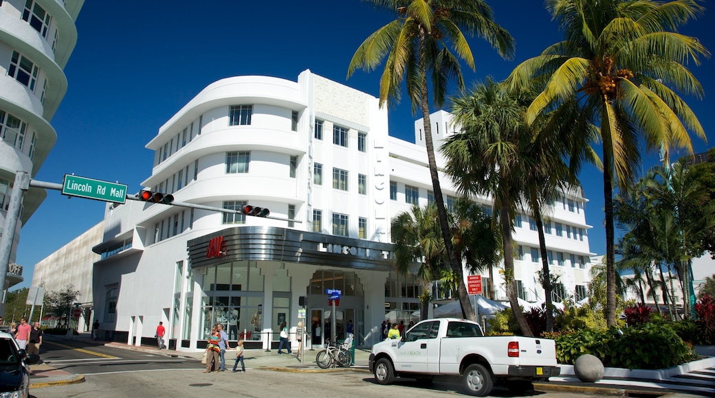 Lincoln Road kjøpesenter fasiliteter samt by, historisk arkitektur og gatescener