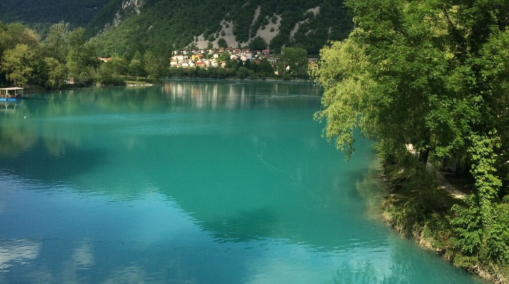 Perfect spot on the Soca River to kayak or swim leisurely. Also has a walking trail if you want to enjoy the view without getting wet #LifeAtExpedia