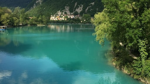 Perfect spot on the Soca River to kayak or swim leisurely. Also has a walking trail if you want to enjoy the view without getting wet #LifeAtExpedia
