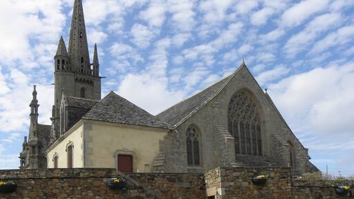 Église Saint-Pierre de Plougasnou (29). Vue méridionale.