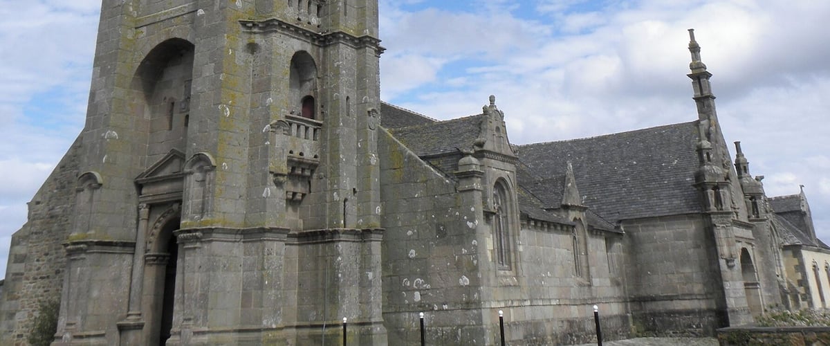 Église Saint-Pierre de Plougasnou (29). Vue méridionale.