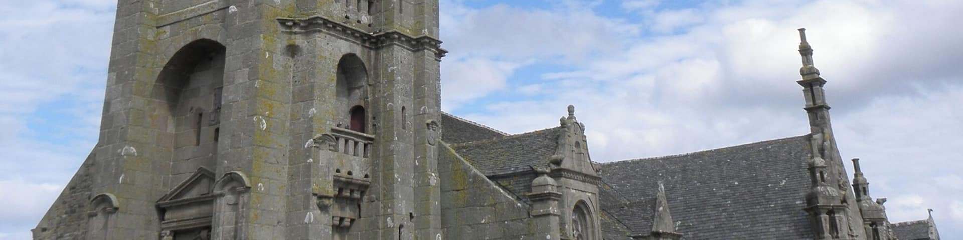 Église Saint-Pierre de Plougasnou (29). Vue méridionale.