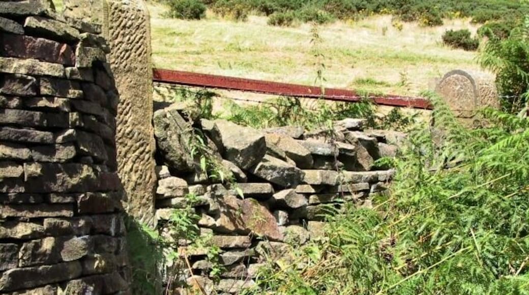 No Entry. This gateway, no longer used, once led off the Lantern Pike path into fields above the river Sett, and below the old quarry, where a transmitter mast now stands.