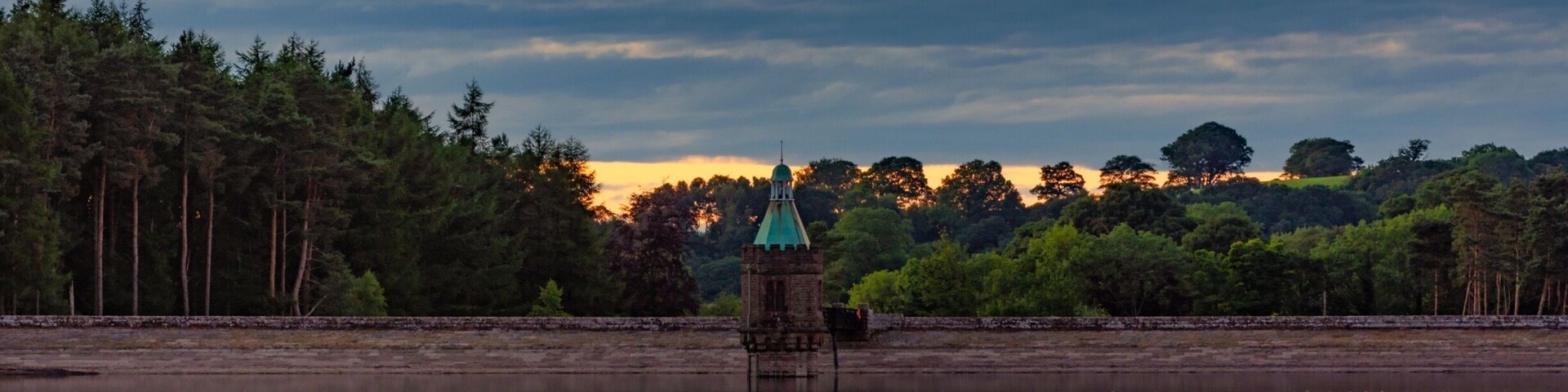 Castle Carrock Reservoir sunset!
Check out the accompanying Vlog on my YouTube channel here
👇👇👇👇👇👇👇👇
https://goo.gl/VJgaiD
Great location with an ancient oak tree and superb views onto the fells this place is great to visit!
#Cumbriaguide #Cumbria #uk #CastleCarrock #srbphotographic #3leggedthing
#hiking
#uk
