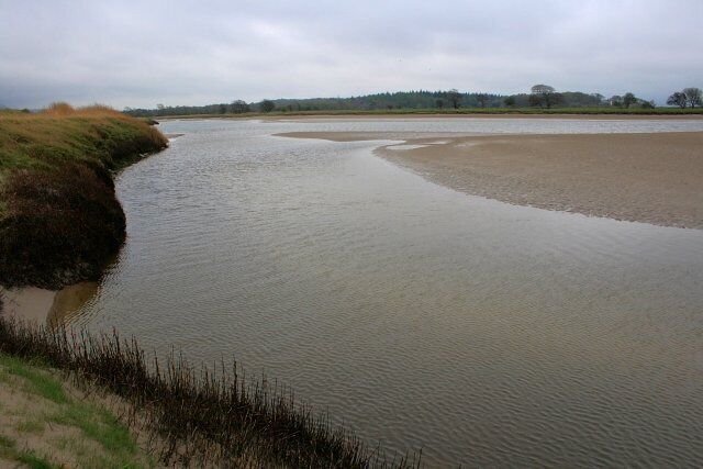 Pool Foot The mouth of the River Pool. The confluence with the River Leven. Turn right for Morecambe Bay.
