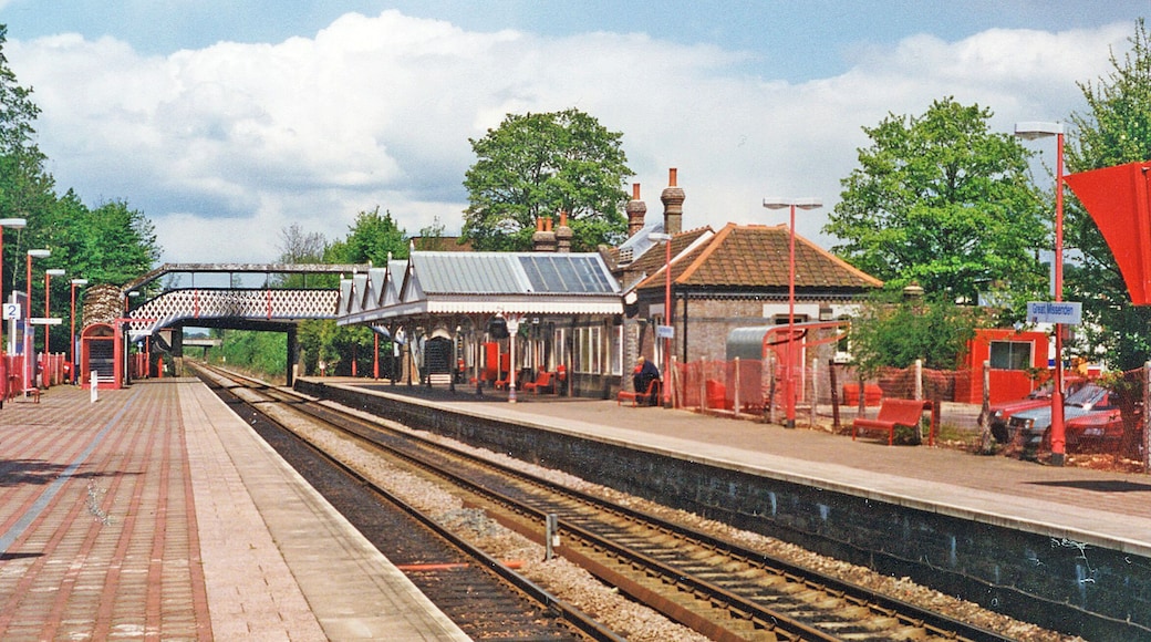 Great Missenden station, 1995. View NW, towards Aylesbury: ex-Metropolitan & GC Joint main line, London (Baker Street/Marylebone) - Aylesbury (- Leicester - Sheffield); ex-GC services ceased from 5/9/66.