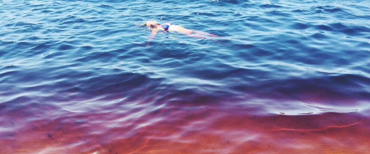 Lake Ainsworth, Lennox Heads, also known as Tea-tree lake, gets its reddish colour from the tea-tree trees surrounding it. One dip left me with smooth hair and skin. #australia #lake