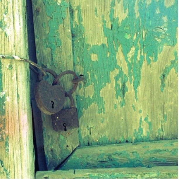Even the abandoned houses in Serifos are beautiful. A quite island, with beautiful architecture, great beaches and food! 