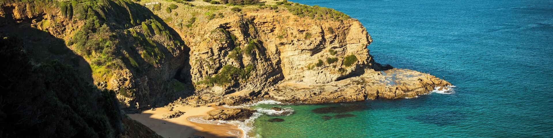 At the end of Punch Bowl Road in San Remo is access to the George Bass Coastal Walk which takes you along the cliff tips to Kilcunda. Enjoy!
#georgebasscoastalwalk #sanremo #gippsland #victoria #australia