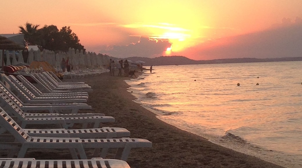 Sunsets were always gorgeous on the beach. We would watch it with a bottle of Mykonos beer and oregano potato chips. Heaven.