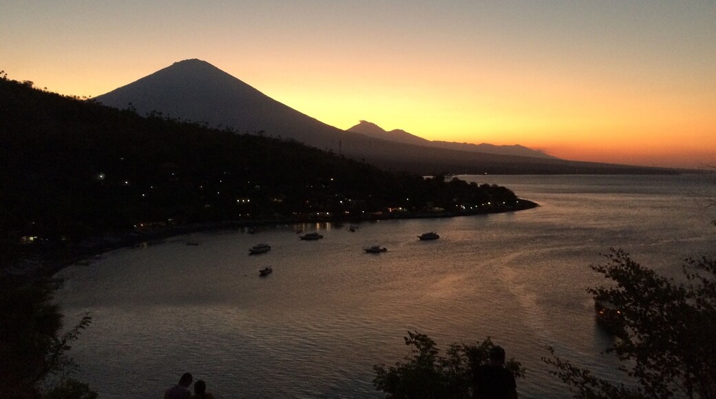 Sun setting behind Mount Agung, viewed from the top of the hill at Jemeluk, Amed (Bali, Indonesia). #bali #amed #indonesia