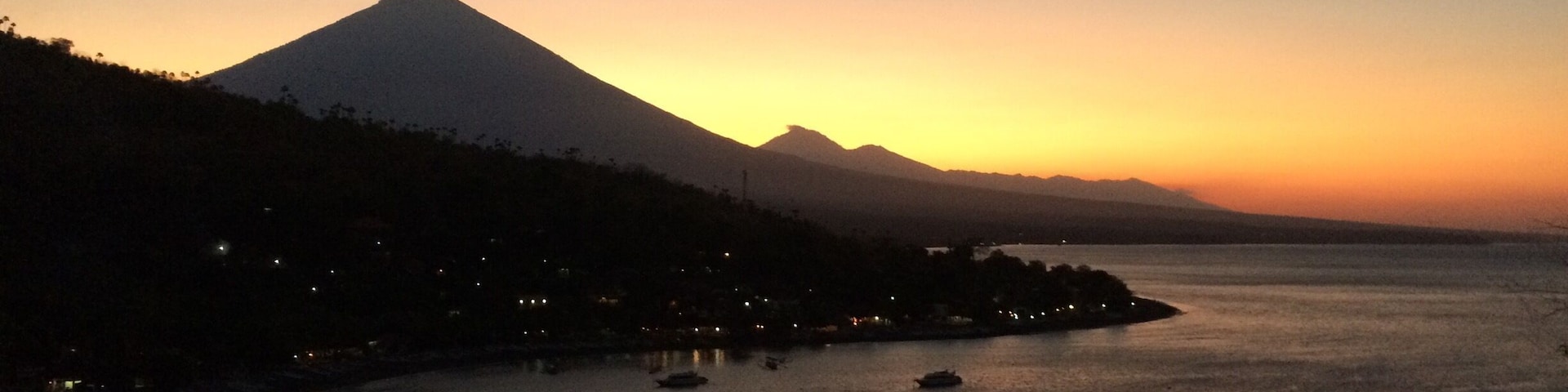 Sun setting behind Mount Agung, viewed from the top of the hill at Jemeluk, Amed (Bali, Indonesia). #bali #amed #indonesia