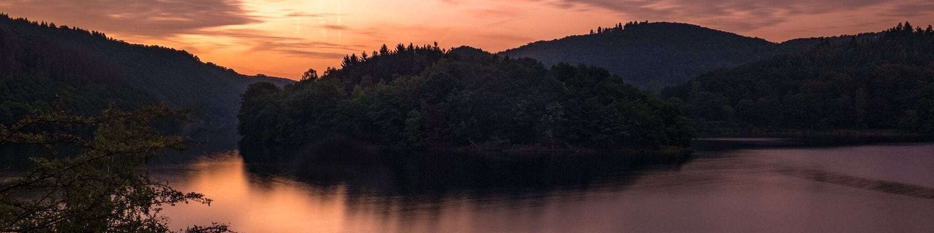 We rode our bikes to the the Urfttalsperre before sunrise, on the way there in one of the turns i captured this image.long exposure on my x-t2.
#bvstrove