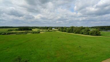 Blick auf die Elbaue zwischen Magdeburg und Glindenberg im BiosphĂ€renreservat Mittelelbe in der NĂ€he des WasserstraĂenkreuzes auf der TrogbrĂŒcke aufgenommen.