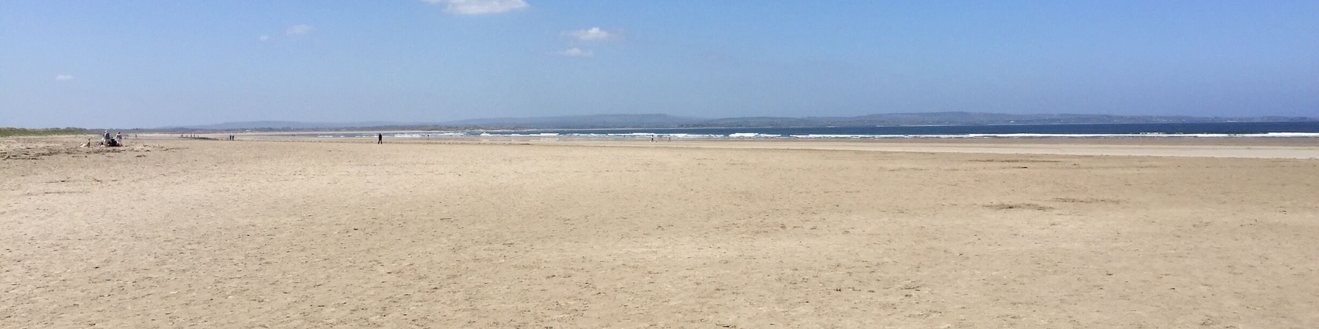 Excellent strand with lovely views which stretch for miles