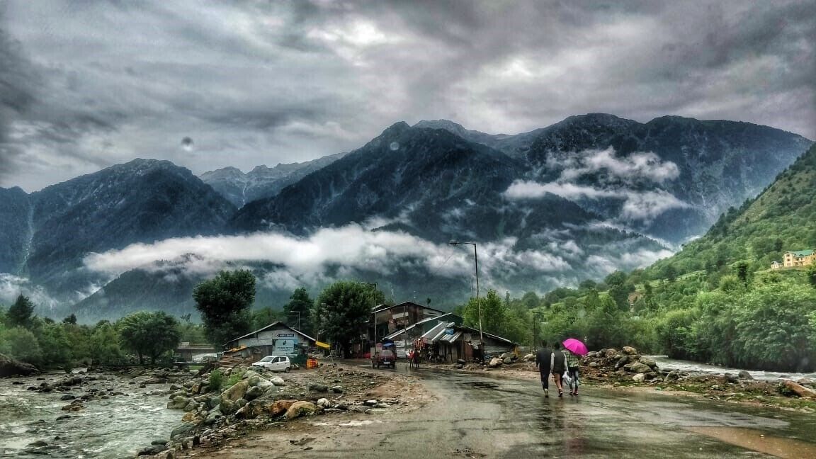 Pahalgam is a small town in the foothills of the  majestic Himalyan ranges and is an epitome of beauty. You can drive on any of its roads/lanes and all you witness is beauty all around. The place is known for its cold weather but the warmth of the locals is just what you need to remember it forever. #lifeatexpedia
