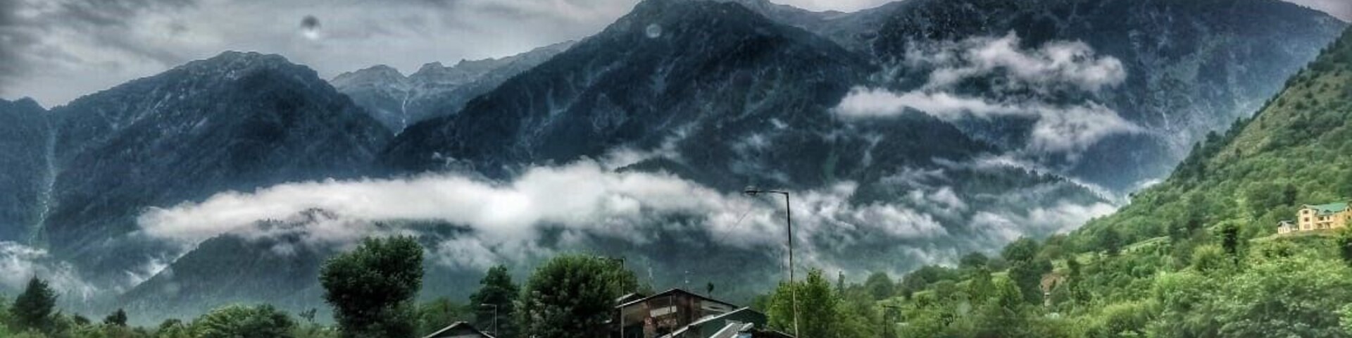 Pahalgam is a small town in the foothills of the majestic Himalyan ranges and is an epitome of beauty. You can drive on any of its roads/lanes and all you witness is beauty all around. The place is known for its cold weather but the warmth of the locals is just what you need to remember it forever. #lifeatexpedia
