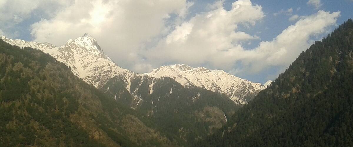 And it's not even winter...its the onset of summer,but the peaks never disappoint anyone..:)