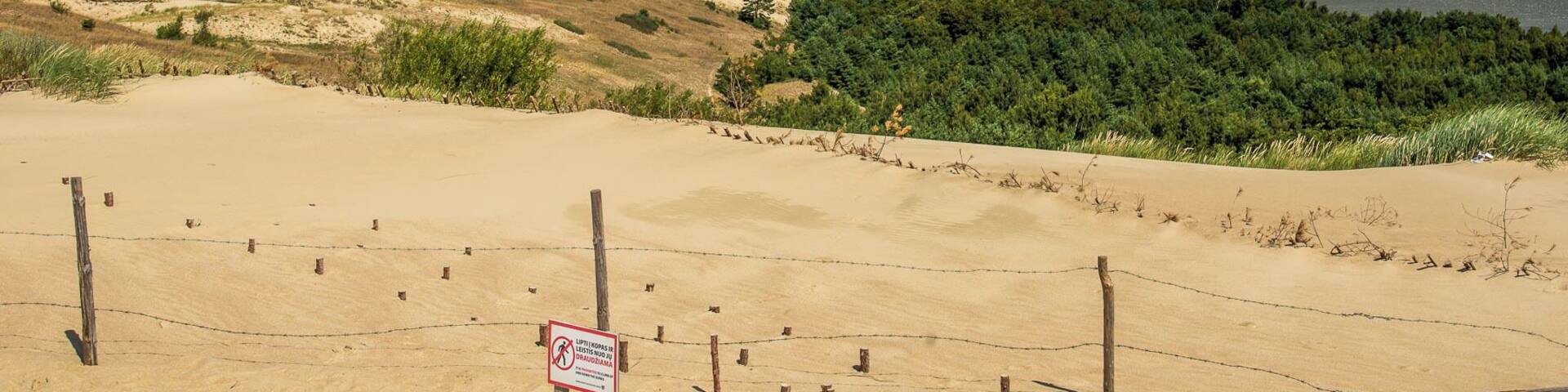 The Curonian Spit (Kurische Nehrung in German) is a 100km long sand bar beetween the Baltic Sea and the inland salt water called "Haff". It shares the interesting history of the region, which is in Lithuania now, but was influenced by Teutonic Knights/Baltic Germans/East Prussians for centuries. The southern half of the Spit is part of Russia´s Kaliningrad (formerly Königsberg) Region. The "Great Dune" near Nida is protected be #UNESCO World Heritage