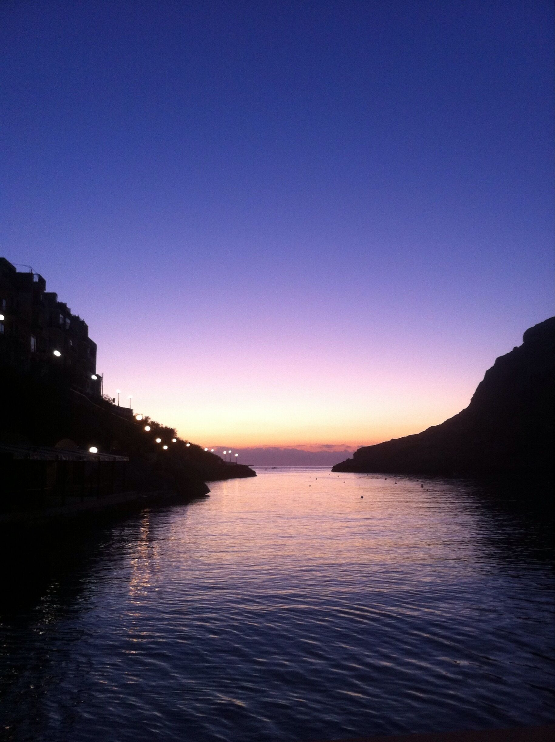 Had a splendid view, sitting down for some early dinner, just after the sun had set. This is Xlendi on Gozo, a small town/village were you can spend a few days just relaxing and enjoying the turqoise mediterranean and, last but not least, be amazed by scenery.

#iphone #sunset #cliffs #gozo #relax #nature #goldenhour