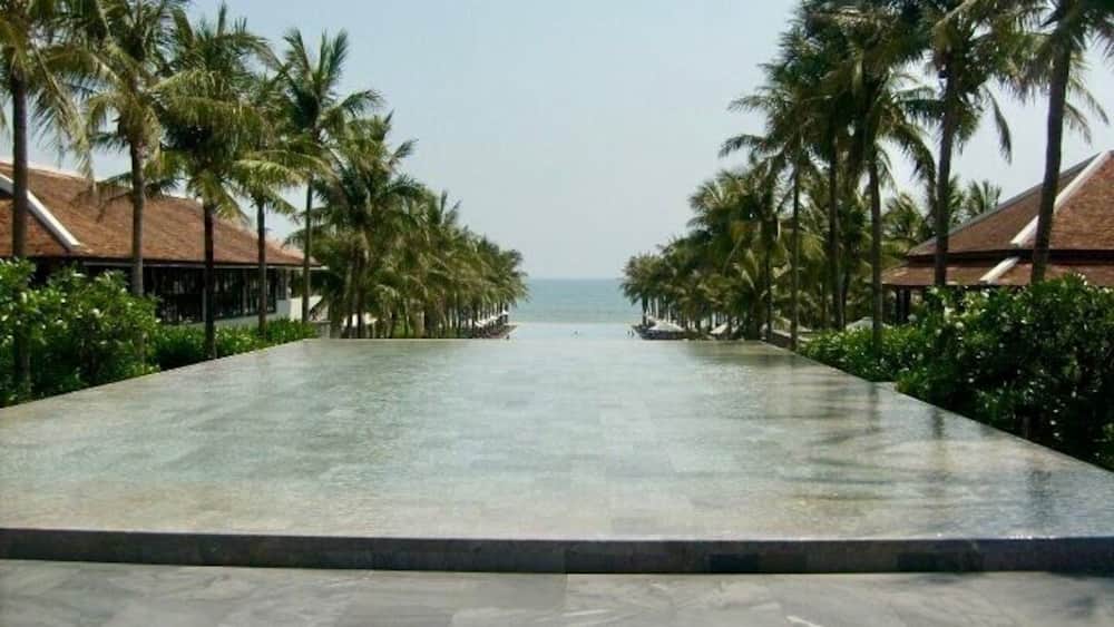The endless infinity pool @ the 6 Star ⭐️
Bam Hai Resort in Danang
