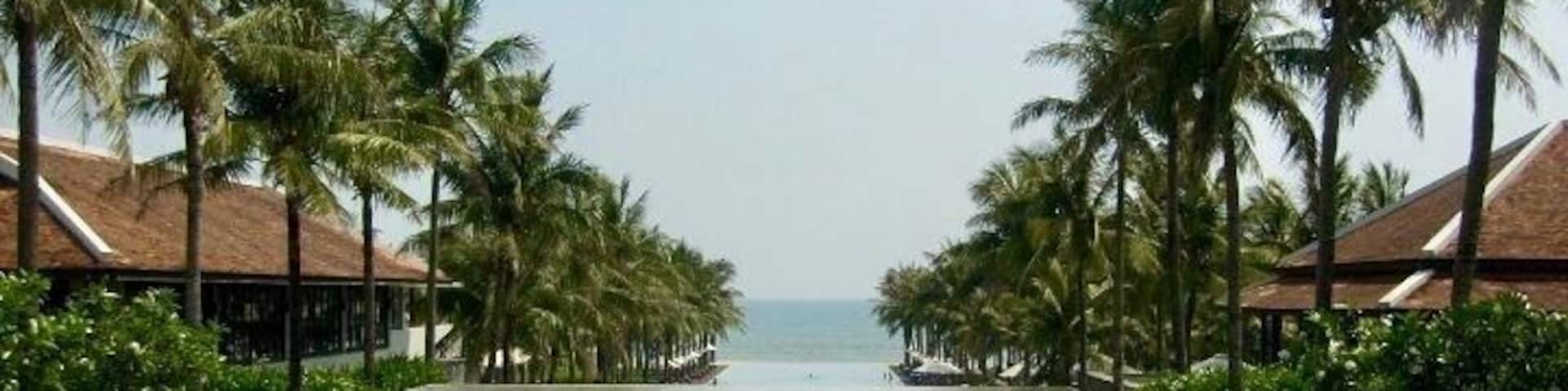 The endless infinity pool @ the 6 Star ⭐️
Bam Hai Resort in Danang