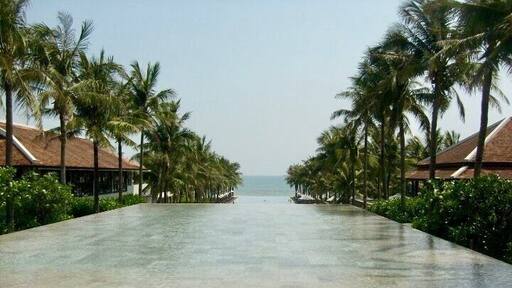 The endless infinity pool @ the 6 Star ⭐️
Bam Hai Resort in Danang