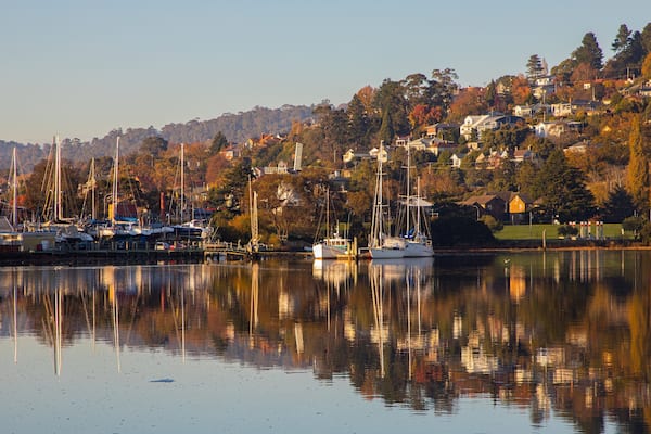 Royal Park showing a bay or harbor