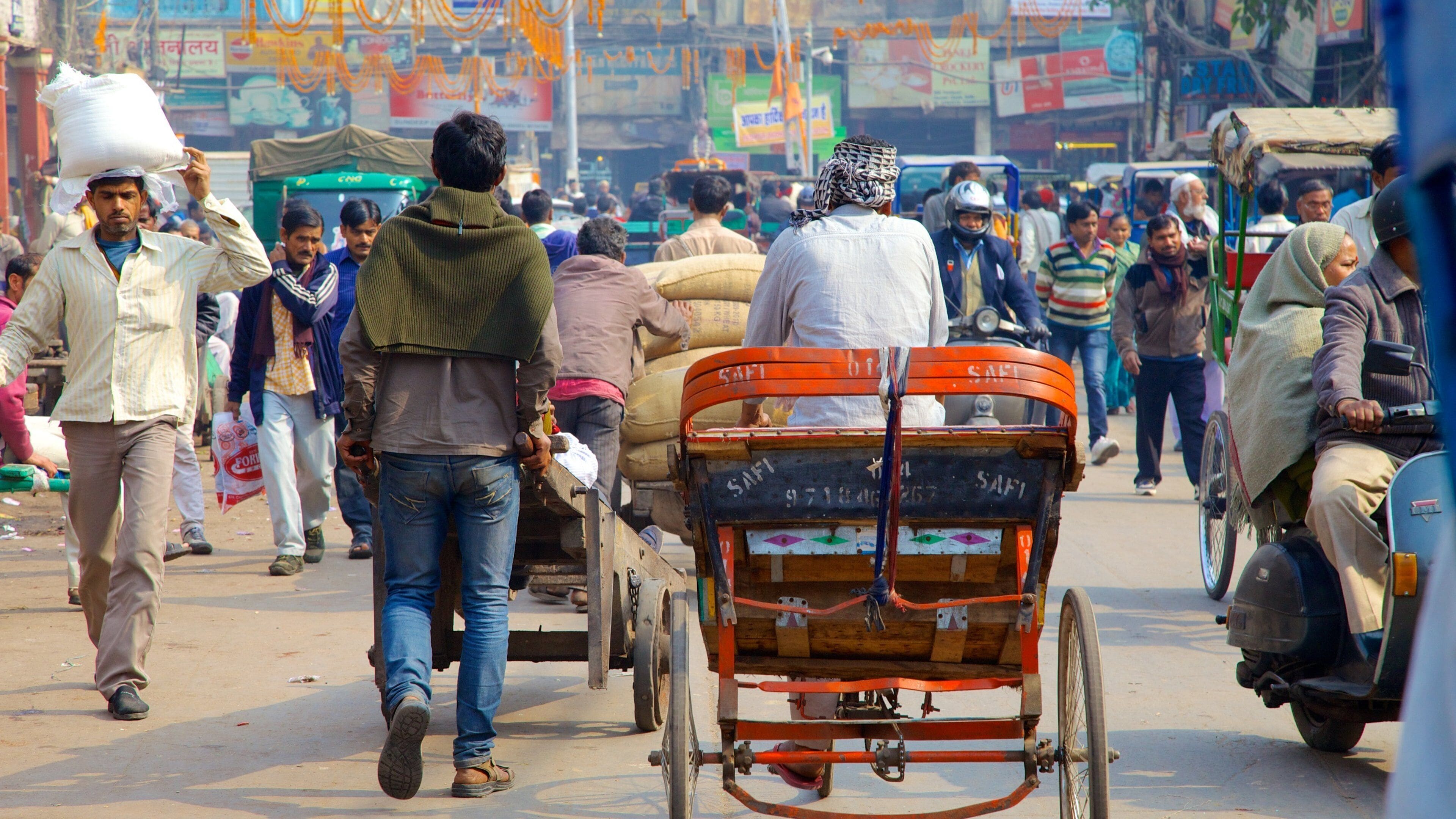 Chandni Chowk showing street scenes as well as a large group of people
