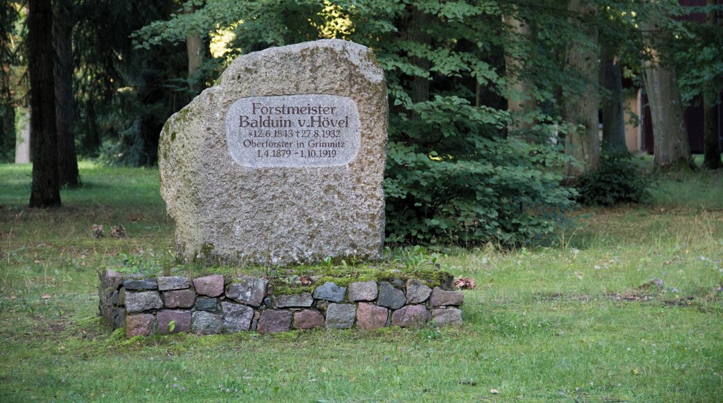 Stein an Balduin von Hövel auf dem Gelände des Jagthaus Huberstusstock in Joachimsthal