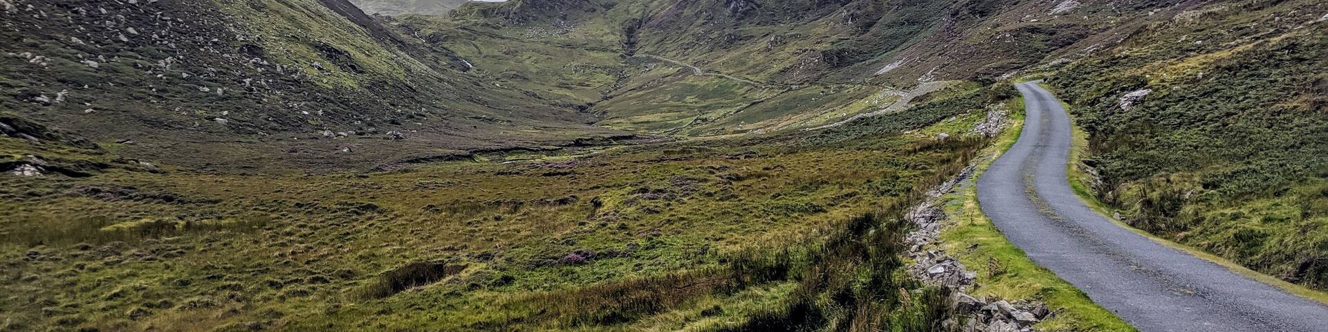 The desolate, narrow and scenic roads make Ireland is one of the best places to go on a road trip with your friends.
#explore #roadtrip #donegal #ireland