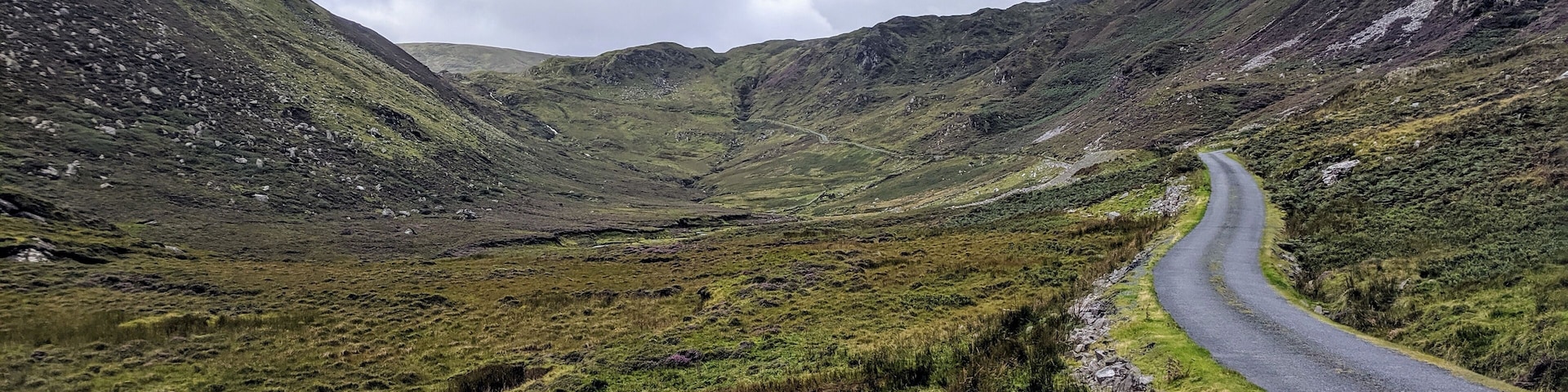 The desolate, narrow and scenic roads make Ireland is one of the best places to go on a road trip with your friends.
#explore #roadtrip #donegal #ireland